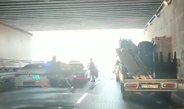 Süleymaniye köprüsünde kaza: 2 araç birbirine girdi