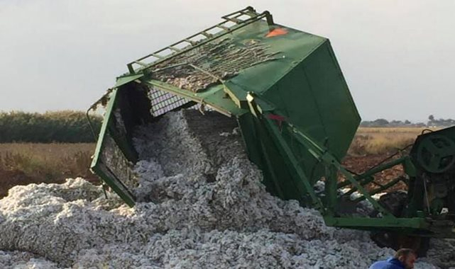 Suruç'ta pamuk biçerdöveri devrildi