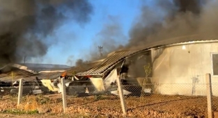 Suruç'ta şantiye yangını! Konteyner küle döndü