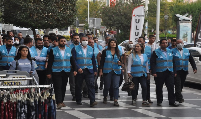 Urfa’da mavi yelek giyerek ‘işsizliğe tepki’ için yürüdüler