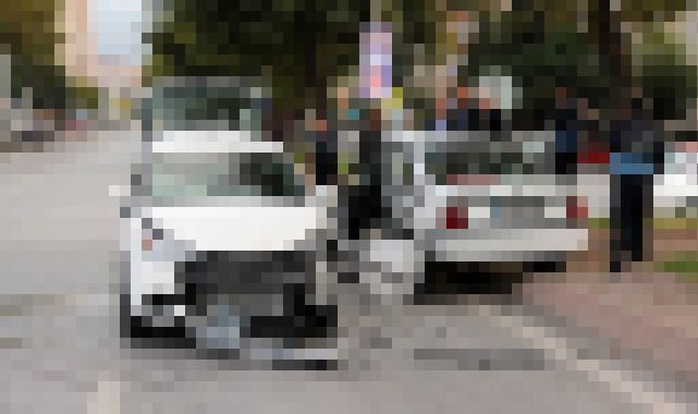 Urfa'dan düğüne katılmak için giden aile kaza yaptı: 13 yaralı