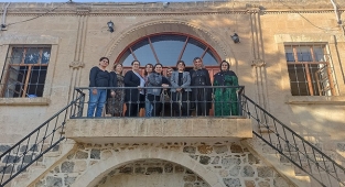 Viranşehir’de protokol eşlerinden kadın destek merkezine ziyaret