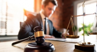 Avukatları yakından ilgilendiren karar Resmi Gazetede yayımlandı