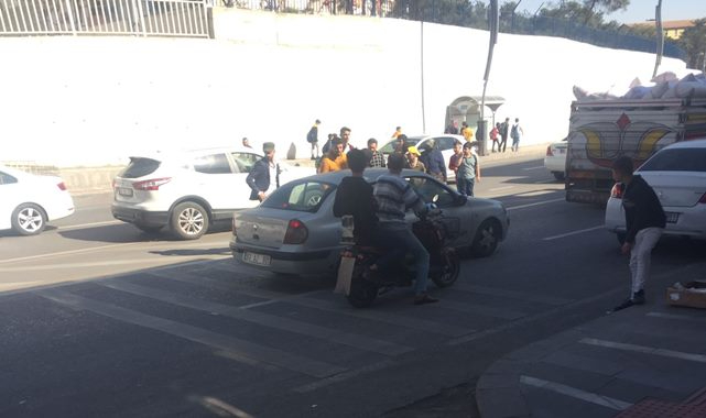 Aynı yolda yine kaza! Otomobil çocuğa çarptı