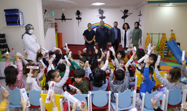 Çocuklara ağız diş sağlığının önemi anlatıldı 