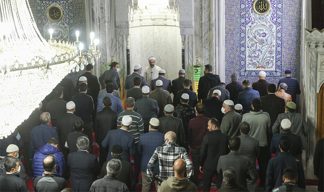 Diyanet İşleri Başkanı Erbaş, Şanlıurfa'da imamlık yaptı