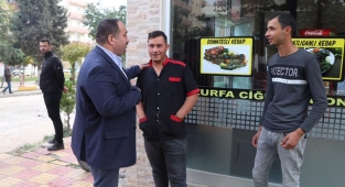 Ekinci Viranşehir esnafını dinliyor