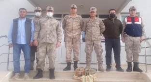 Halfeti'de kaçak avcı jandarmaya yakalandı