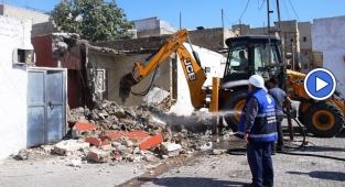 Haliliye’de metruk binalar yıkılıyor