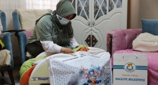 Haliliye’de yüzlerce aileye bebek bakım seti hediye edildi