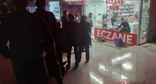 Hastane kuyruğundan eczane kuyruğuna büyük çile yaşıyorlar