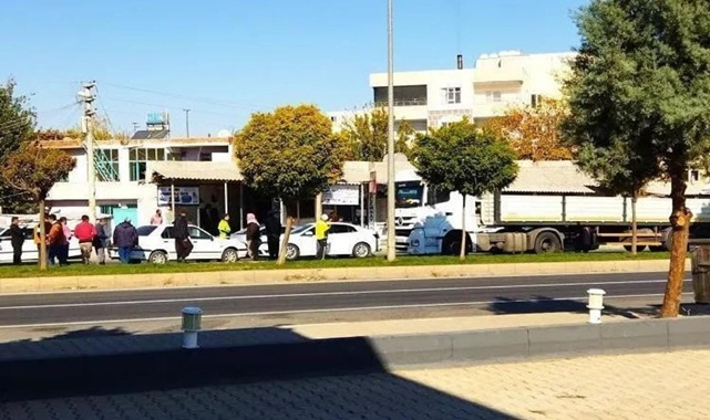 Hilvan'da tır otomobili önüne alarak sürükledi