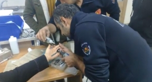 Sağlık çalışanları başarısız olunca itfaiyeden yardım istendi