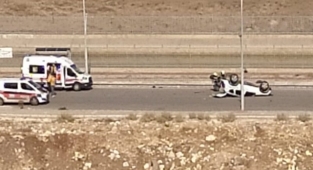 Takla atan araçtan yaralı kurtuldu