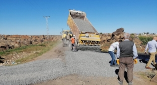 Viranşehir kırsalında yol yapım çalışmaları sürüyor