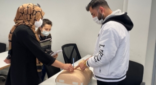 Acil sağlık personeline temel ilk yardım eğitimi verildi