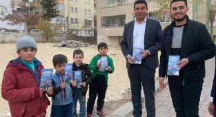 AK Parti yeni modeli Şanlıurfa’da broşürle anlattı