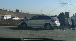 Ataşehir Kavşağında yine kaza! Trafik durdu