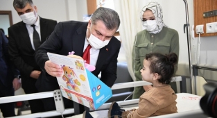 Bakan Şanlıurfa'da o hastaneyi ziyaret etti