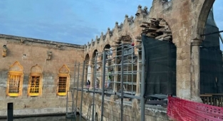 Balıklıgöl'de zarar gören revaklarda restorasyon çalışması devam ediyor