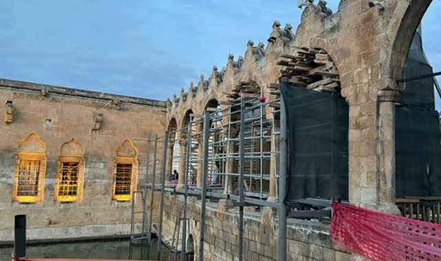 Balıklıgöl'de zarar gören revaklarda restorasyon çalışması devam ediyor