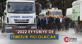 Eyyübiye Belediyesi ilçeyi köpüklü suyla yıkıyor
