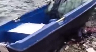 Fırat'ta balıkçı tekneleri alabora oldu