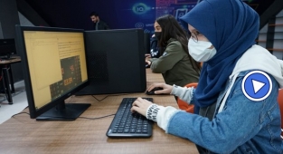 Gençler Karaköprü’de yazılım dersi alıyor