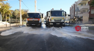 Haliliye’de sokaklar köpüklü suyla yıkanıyor