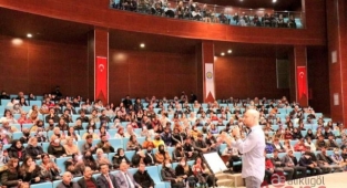 Kahraman Tazeoğlu Urfa'da gençlerle buluştu