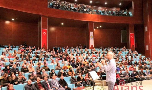 Kahraman Tazeoğlu Urfa'da gençlerle buluştu