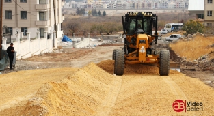 Karaköprü’de nüfusun giderek arttığı mahalleye yeni yollar yapılıyor