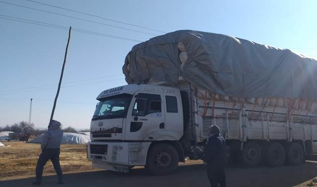 Karaköprü'de vatandaşın elektrik telleriyle zorlu mücadelesi