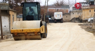 Karaköprü’nün kırsal mahallelerinde yollar yenileniyor