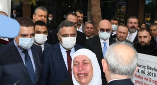 Kemal Kılıçdaroğlu, Emine Şenyaşar'ı ziyaret etti