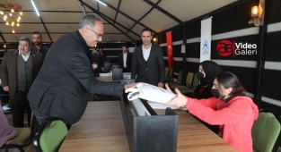 Kuş, öğrencilere eğitim seti hediye etti