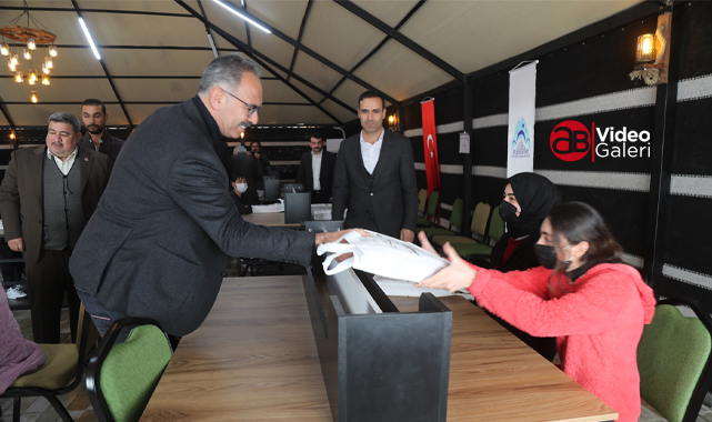 Kuş, öğrencilere eğitim seti hediye etti