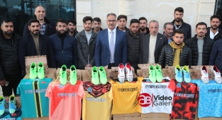 Kuş’tan sporculara malzeme desteği