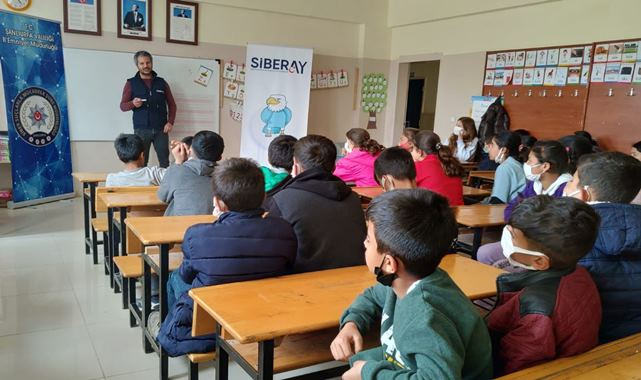Öğrencilere siber zorbalıkla mücadele eğitimi