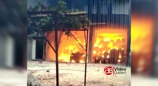 Şanlıurfa'da tonlarca pamuğun yandığı anın görüntüleri ortaya çıktı