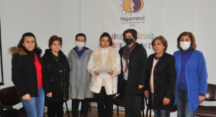 Sema Köroğlu: Bir yılda 300 kadın öldürüldü