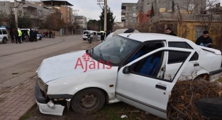 Siverek'te otomobil öğrencilerin arasına daldı! 11 yaralı