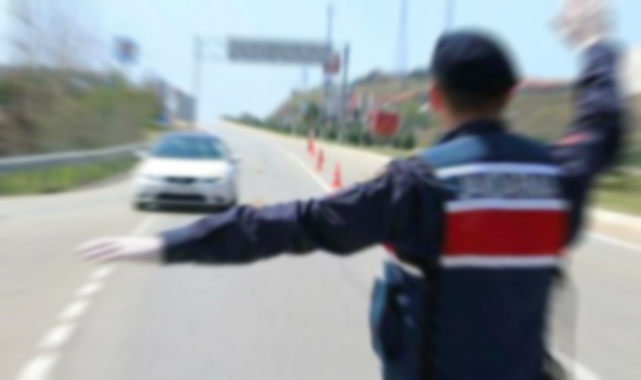 Suruç'ta bir otomobil şüphe üzerine durduruldu: 5 gözaltı