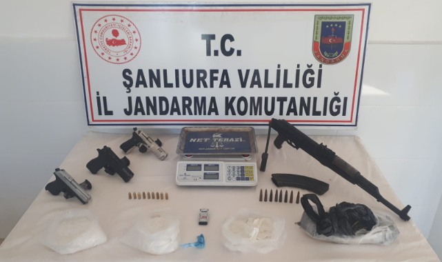 Suruç’ta toprağa gömülü halde uyuşturucu ve silah yakalandı