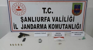 Suruç'ta uyuşturucu madde ve ruhsatsız silah ele geçirildi 