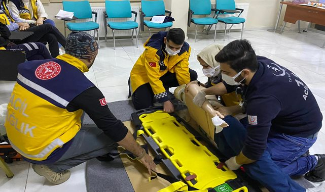 Urfa'da acil sağlık çalışanlarına yaşam desteği eğitimi