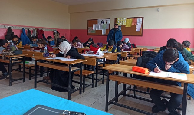 Urfa’nın ilçesinde deneme sınavına yoğun ilgi