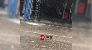 Şanlıurfa'nın ilçesinde yağmur ve dolu yağışı