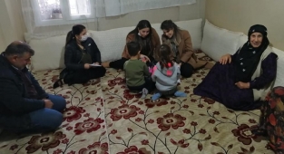 Viranşehir’de protokol eşleri şehit ailelerini ziyaret etti