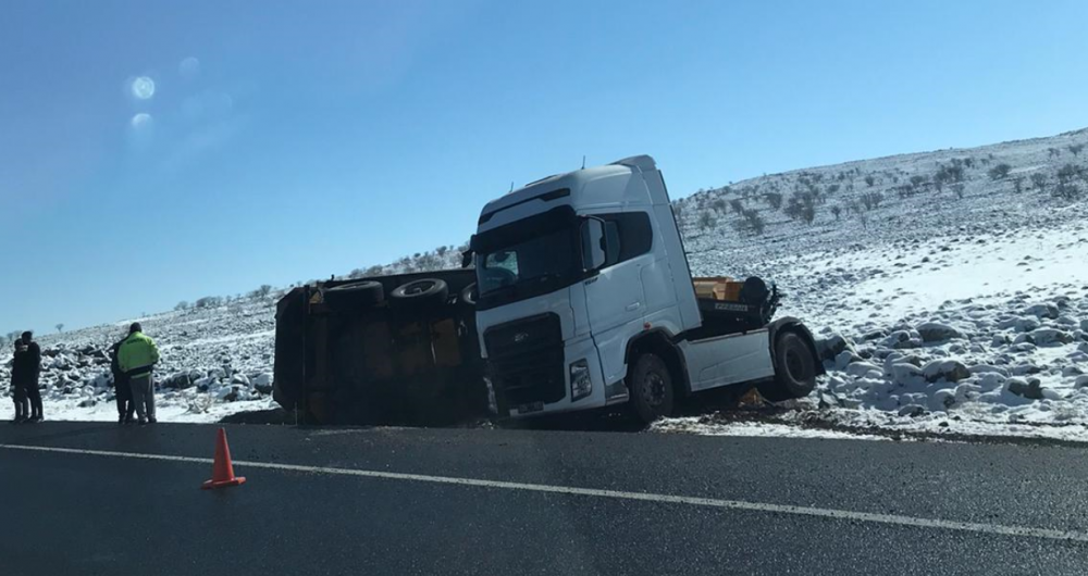 Şanlıurfa’da buzlanma kazaya neden oldu